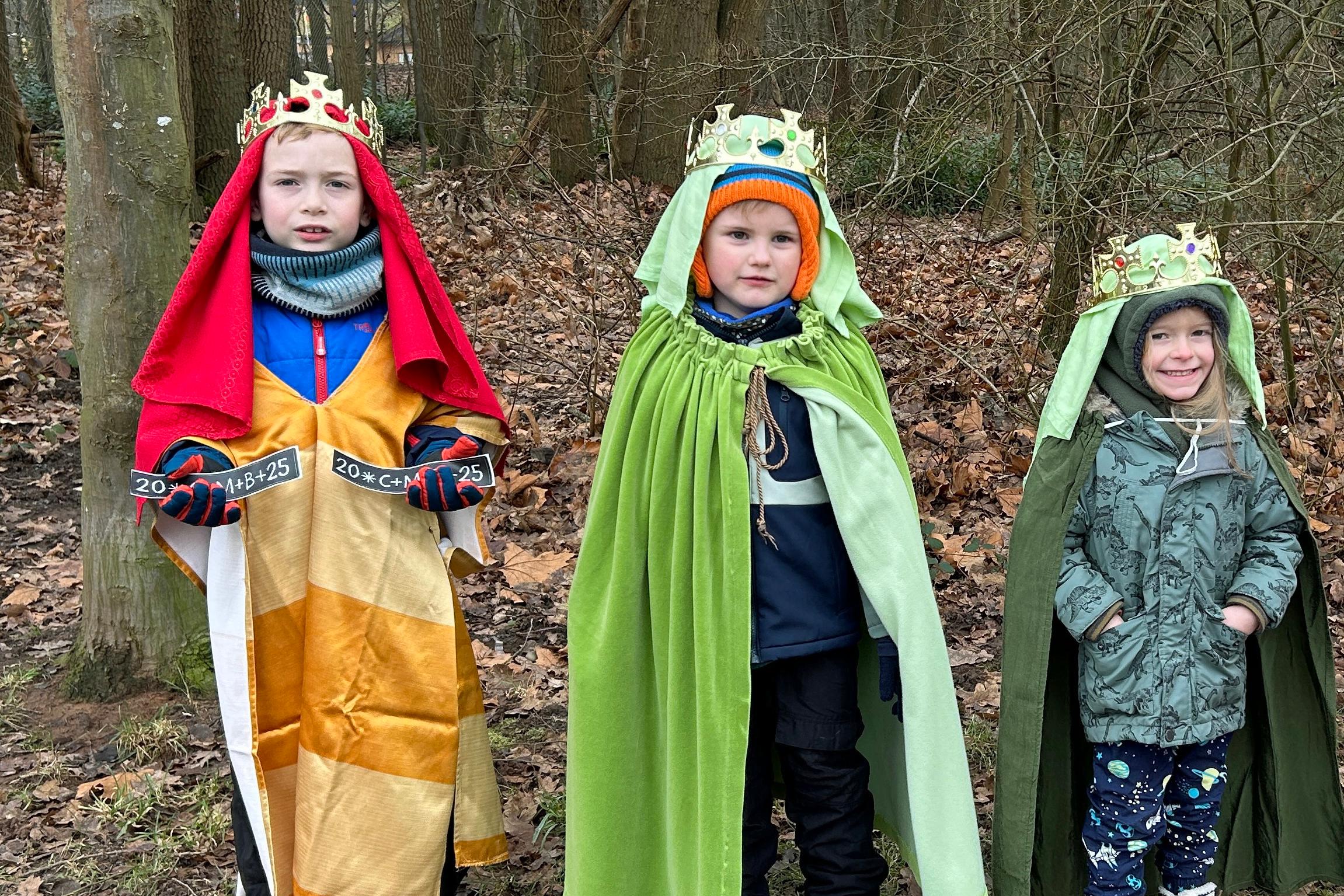 Die kleinen Könige Moritz, Benedikt und Philipp aus Ensdorf waren zum ersten Mal als Sternsinger unterwegs.