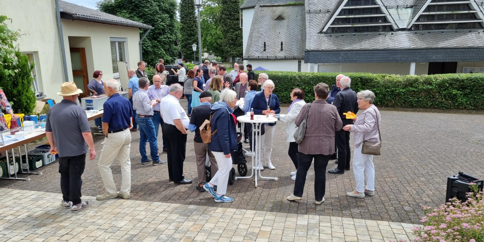 Viel Austausch war möglich bei der ersten Synodalversammlung im Pastoralen Raum Daun.