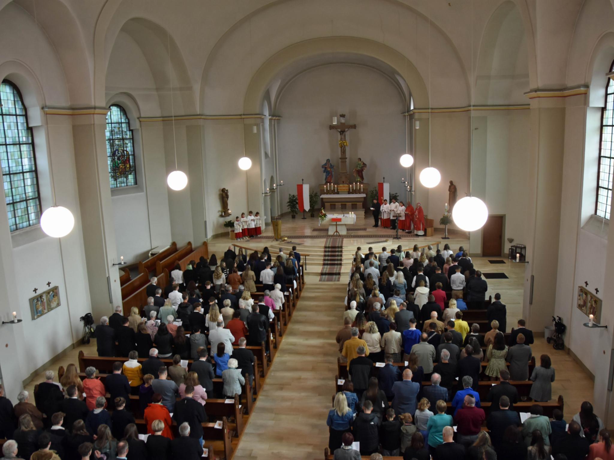 Firmgottesdienst in der Christkönig-Kirche in Güdesweiler