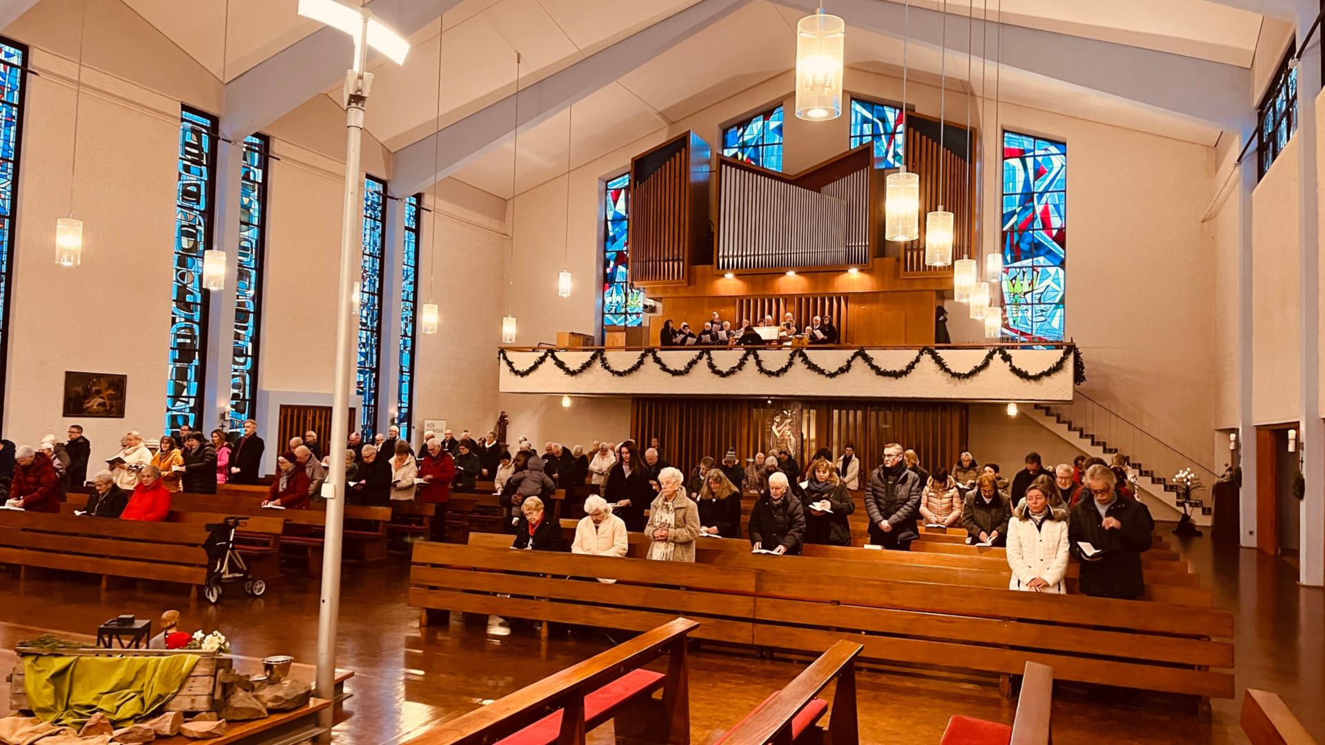 Rund 150 Gläubige kamen zum Gottesdienst nach Merchweiler.