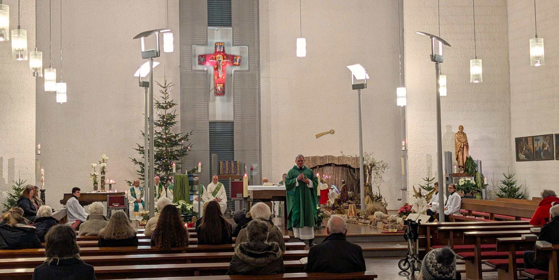 Mit einem Gottesdienst mit Generalvikar hat die neue Pfarrei Maria Königin Merchweiler ihre Fusion gefeiert.