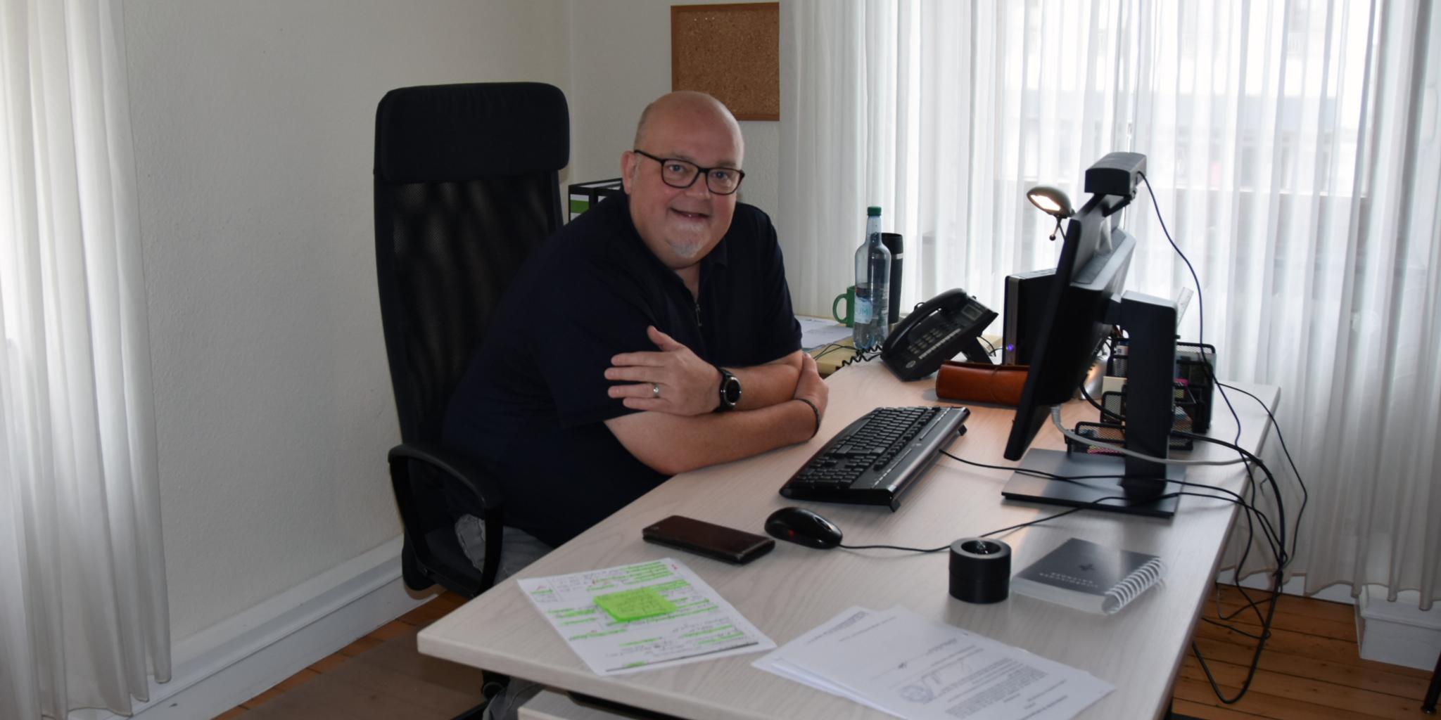 Jürgen Sauer macht einen Bundesfreiwilligendienst in der Pfarrei Heilig Kreuz in Schwalbach.