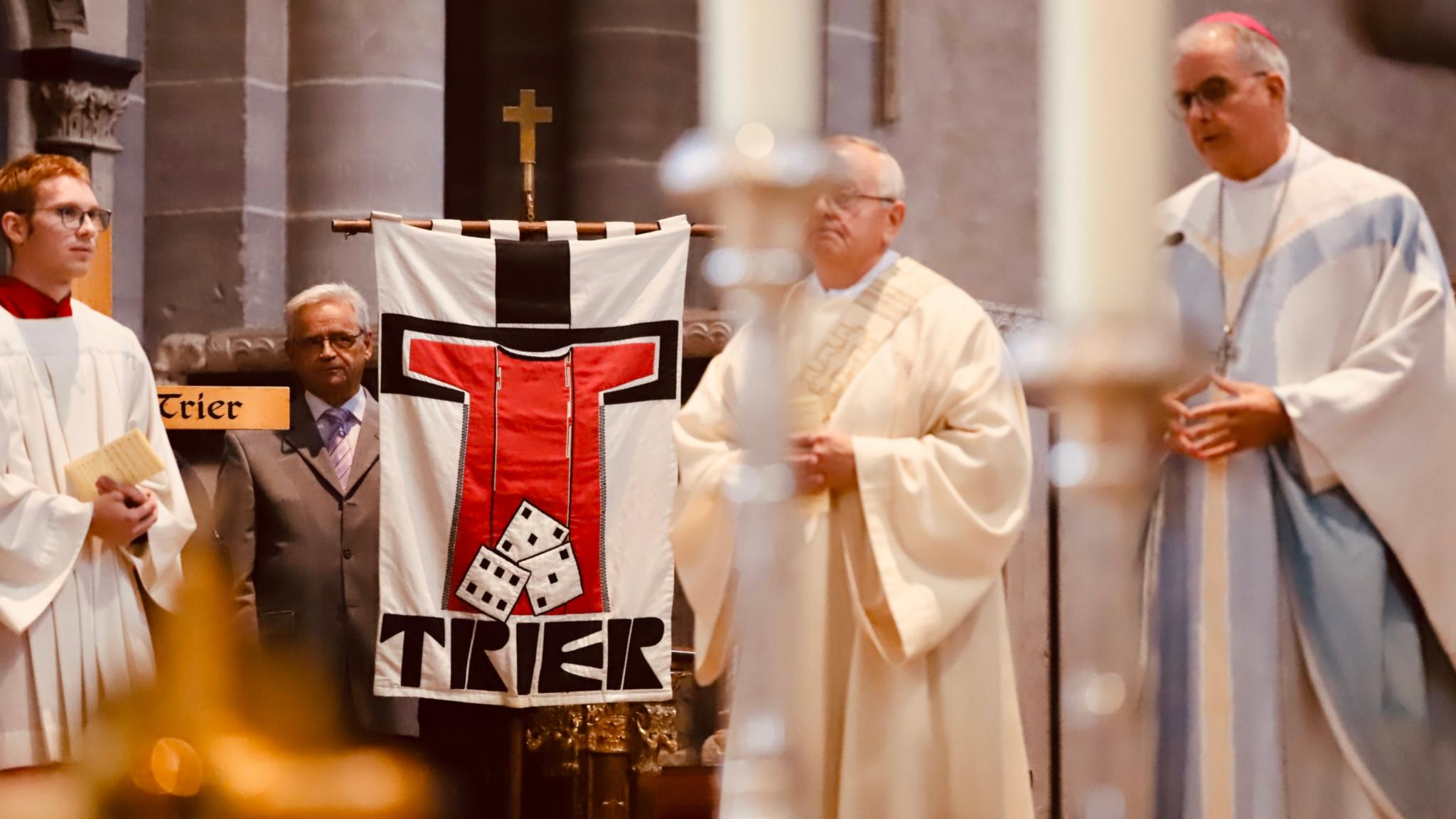 Die Pilgerfahne des Bistums Trier