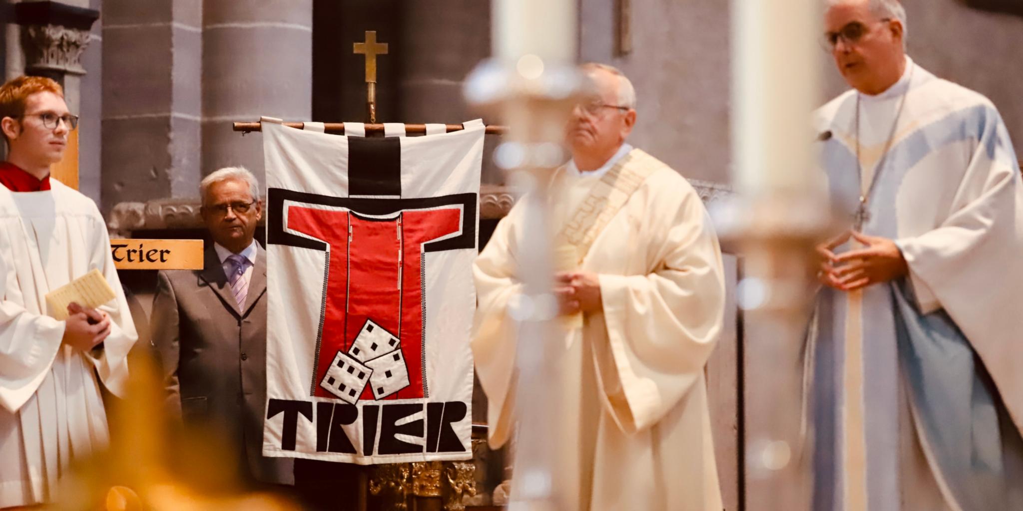 Die Pilgerfahne des Bistums Trier