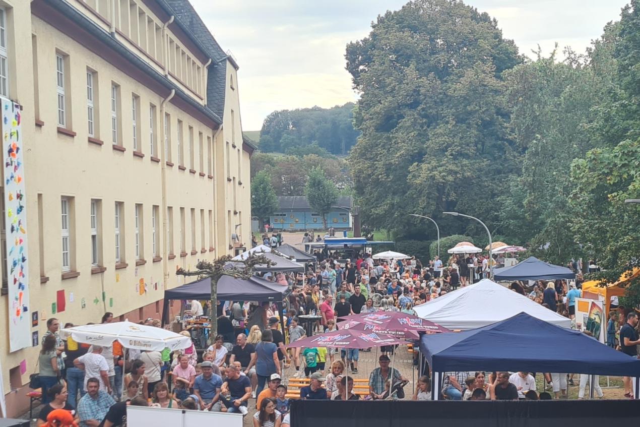 Die Nikolaus-Groß-Schulen in Lebach feierten ihr 45-jähriges Bestehen mit einem großen Fest.