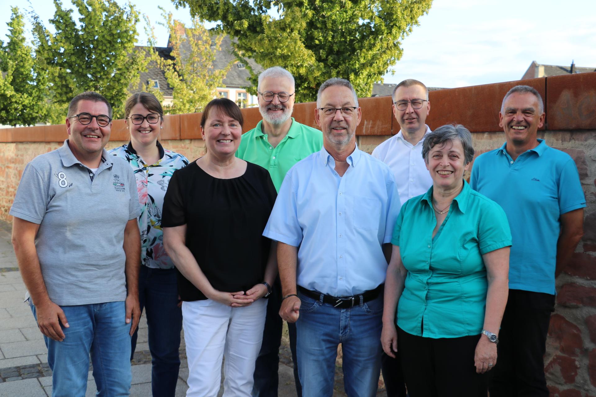 Der Vorstand des Fördervereins (v.l.n.r.): Edgar Heckel, Franziska Bauer, Dr. Gabriella Rose, Dr. Peter Locher, Heinz Peter Schäfer, Michael Förster, Maria Groß, Bernhard Bros.