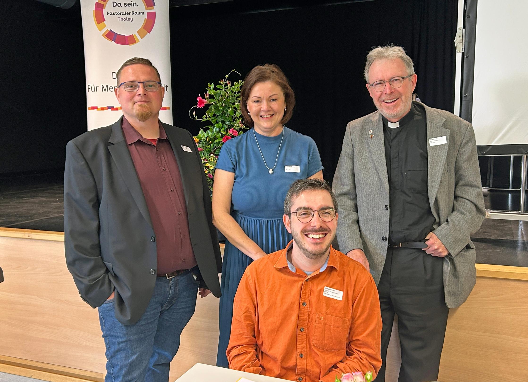 Das Leitungsteam des Pastoralen Raums Tholey Sebastian Leinenbach, Susanne Zöhler und Dekan Theo Welsch (hintere Reihe von links) sowie der Vorsitzende des Rats des Pastoralen Raums Jérôme Laubenthal.