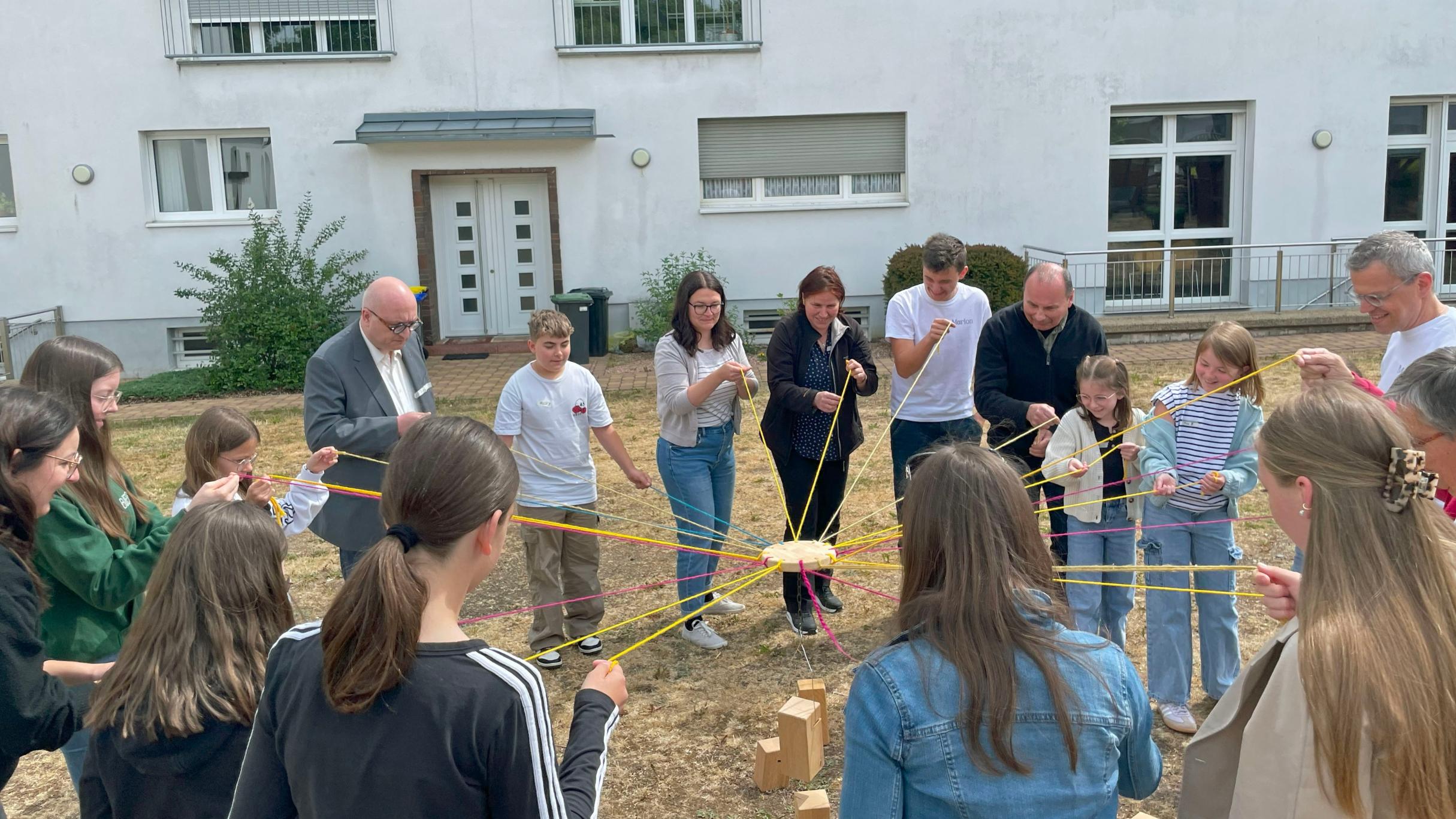 Beim Kennenlernspiel Power of Tower war Teamgeist gefragt.