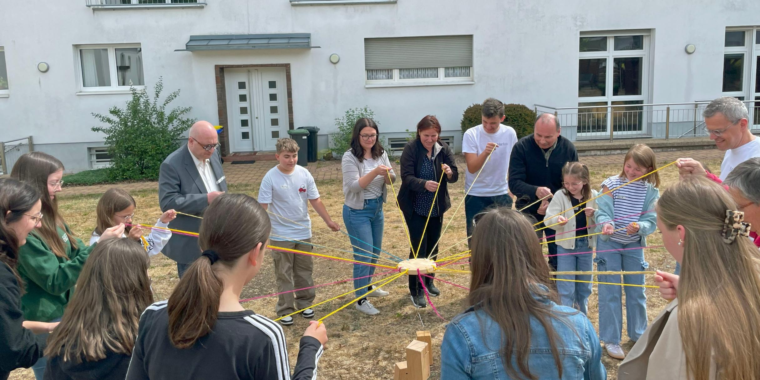 Beim Kennenlernspiel Power of Tower war Teamgeist gefragt.