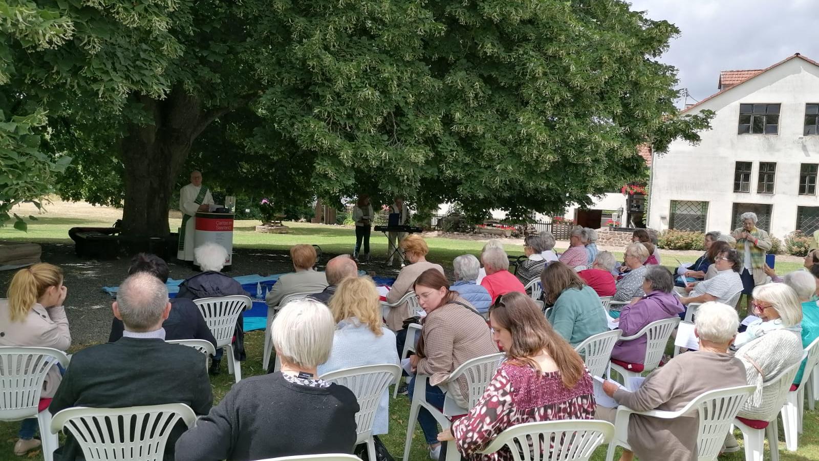 Rund 40 Personen kamen zum Gottesdienst der Seniorenpatenschaften nach Schmelz.