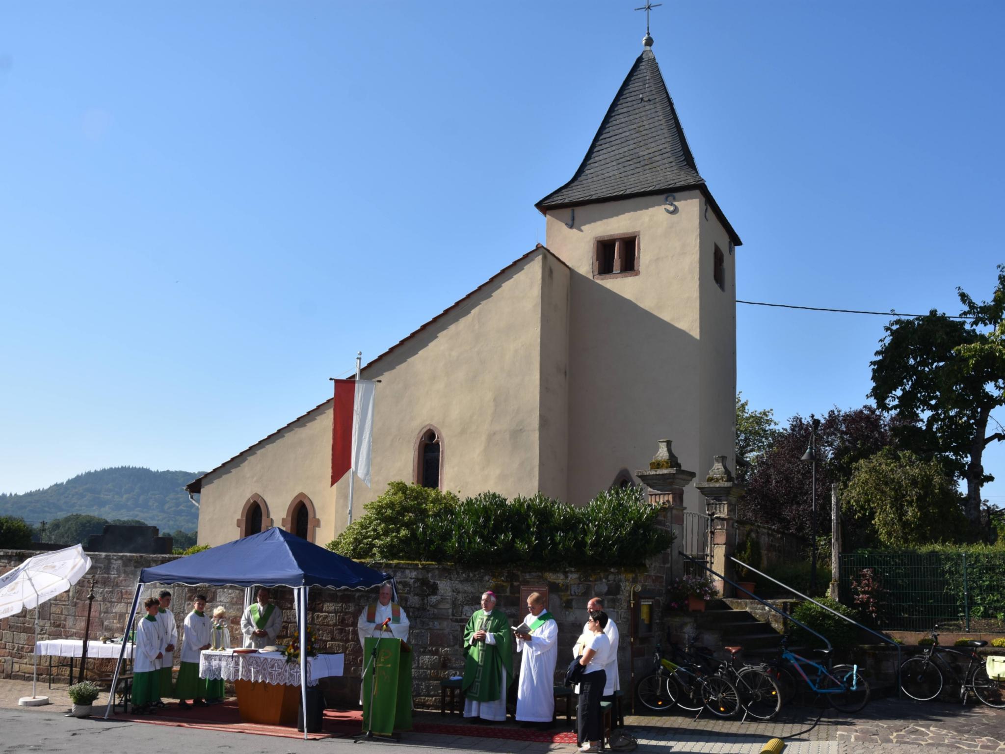 Gottesdienst zur Feier des 500. Jubiläums der St. Willibrord-Kapelle in Siersburg.