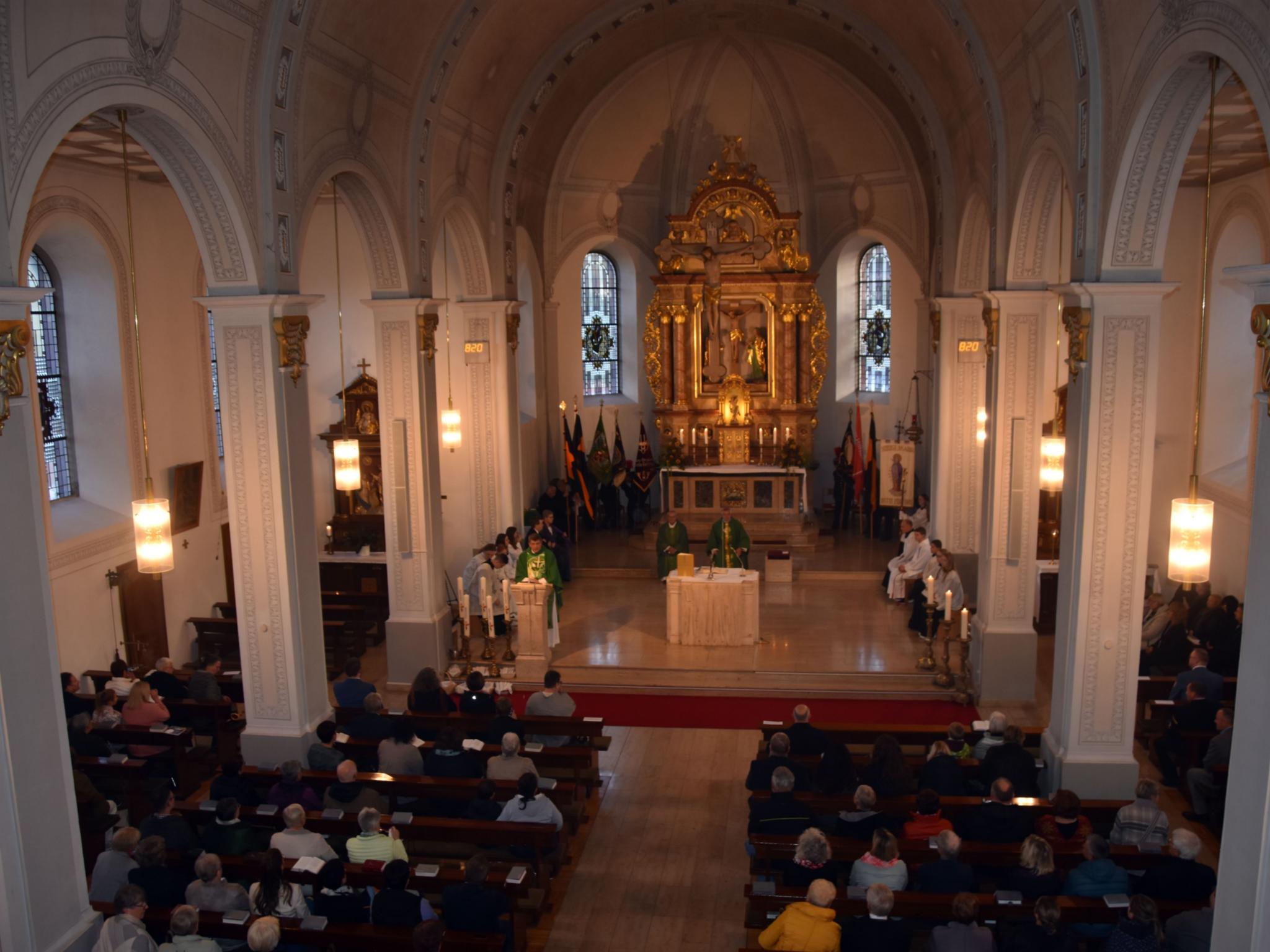 Rund 300 Menschen kamen zum Eröffnungsgottesdienst in die Kirche St. Sebastian Eppelborn.