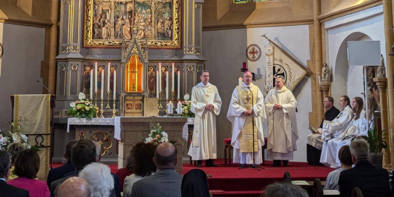 Bischof Ackermann feierte mit vielen Gläubigen in St. Georg das Kirchweih-Jubiläum