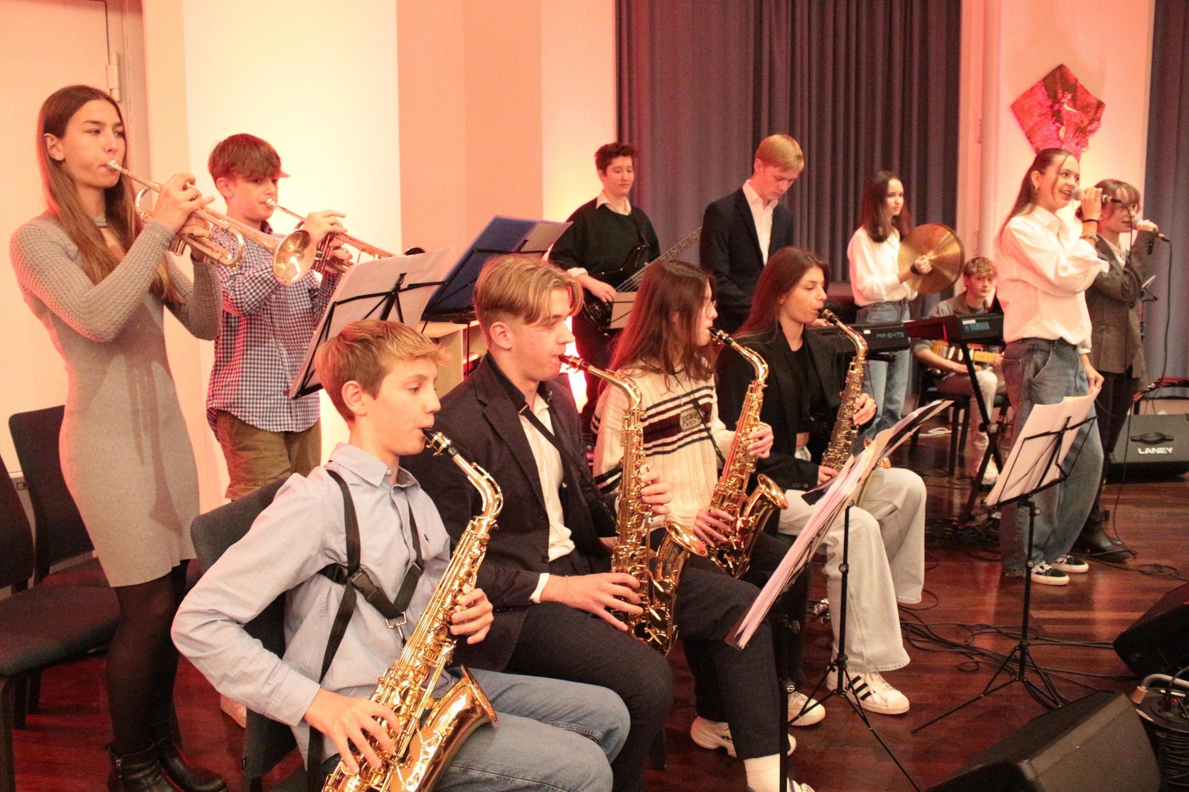 Musikalisch gestaltet wurde der Abend von der Schulband „Feyer-Flies“ des Erzbischöflichen Clara-Fey-Gymnasiums in Bonn-Bad Godesberg