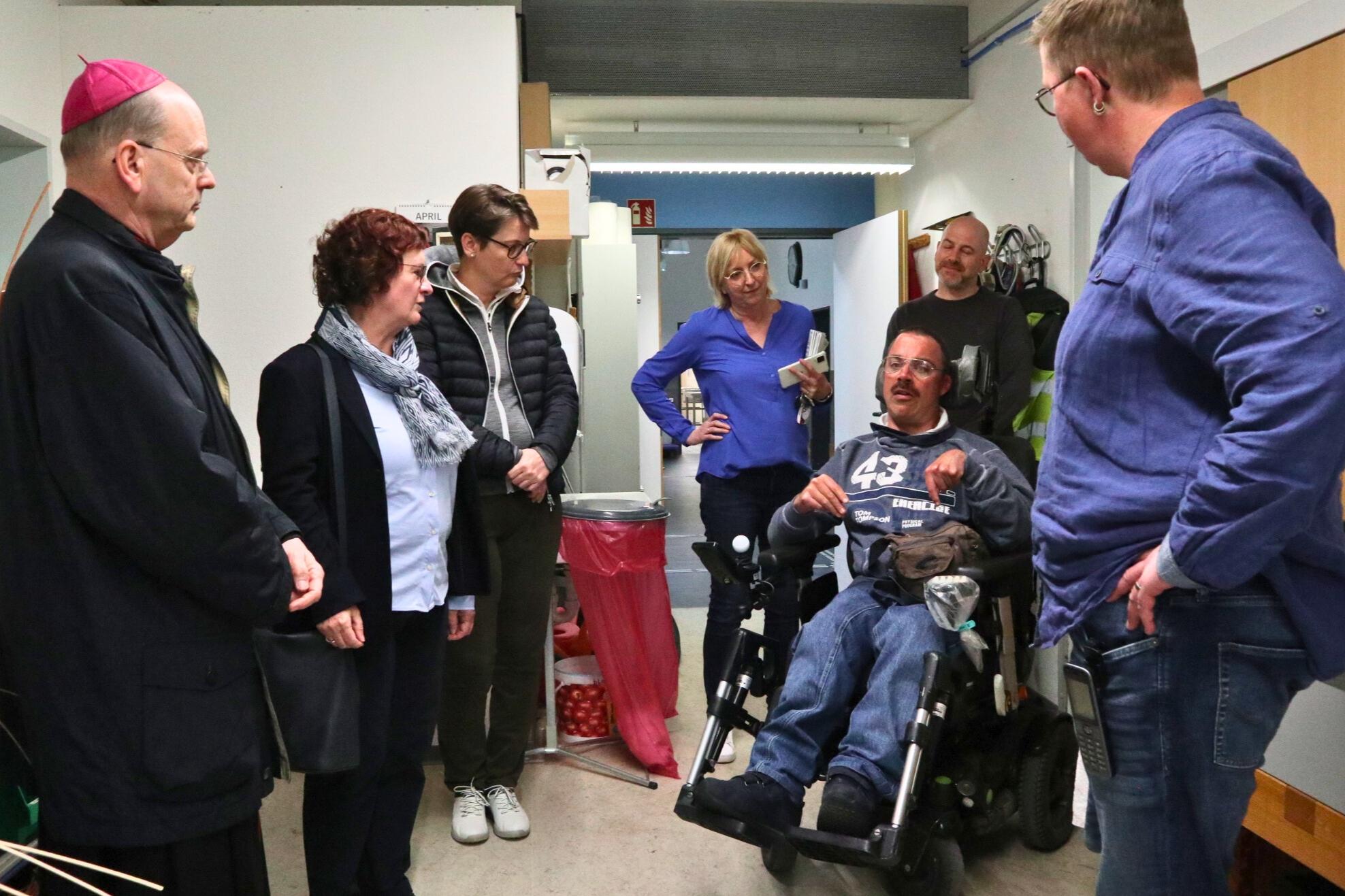 „Es ist ein toller Ort, der sich für Menschen einsetzt“ - Weihbischof Brahm beim Besuch der fws in Kettig