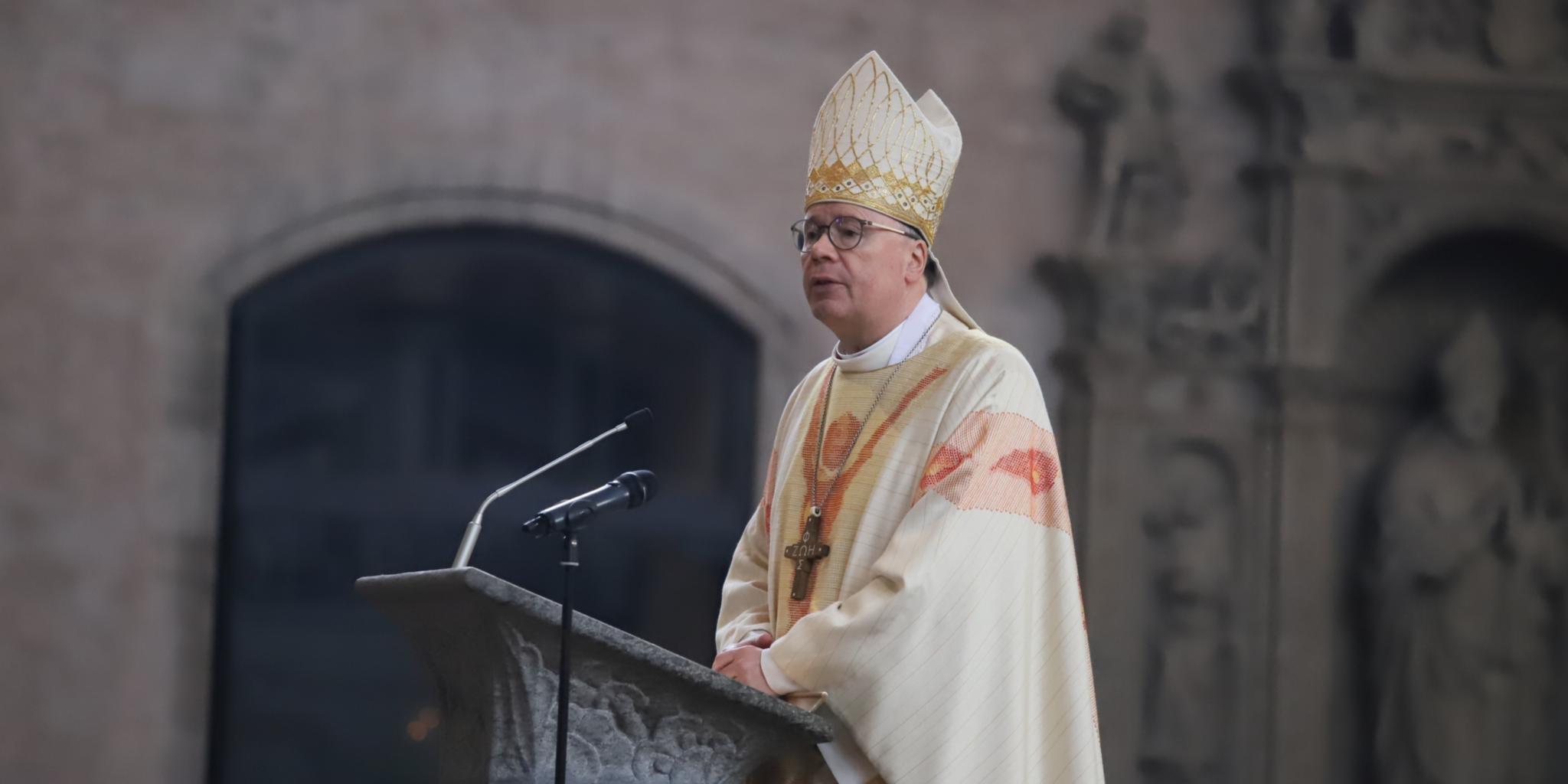 Bischof Ackermann predigt an Ostern 2023 im Trierer Dom