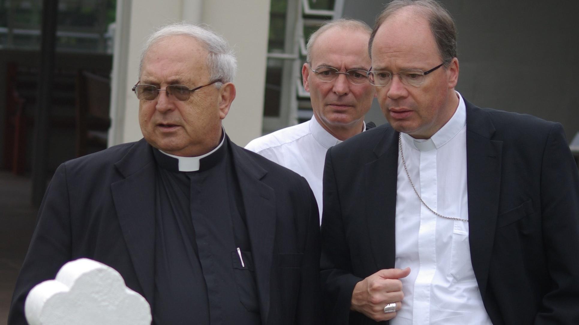 Archivfoto aus 2014 – Bischof Ackermann mit Bischof Zeno Hastenteufel (links) bei einem Besuch in Bolivien