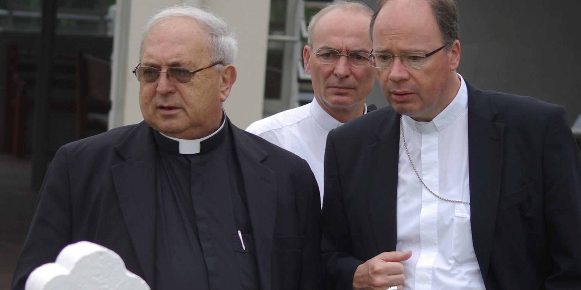 Archivfoto aus 2014 – Bischof Ackermann mit Bischof Zeno Hastenteufel (links) bei einem Besuch in Bolivien