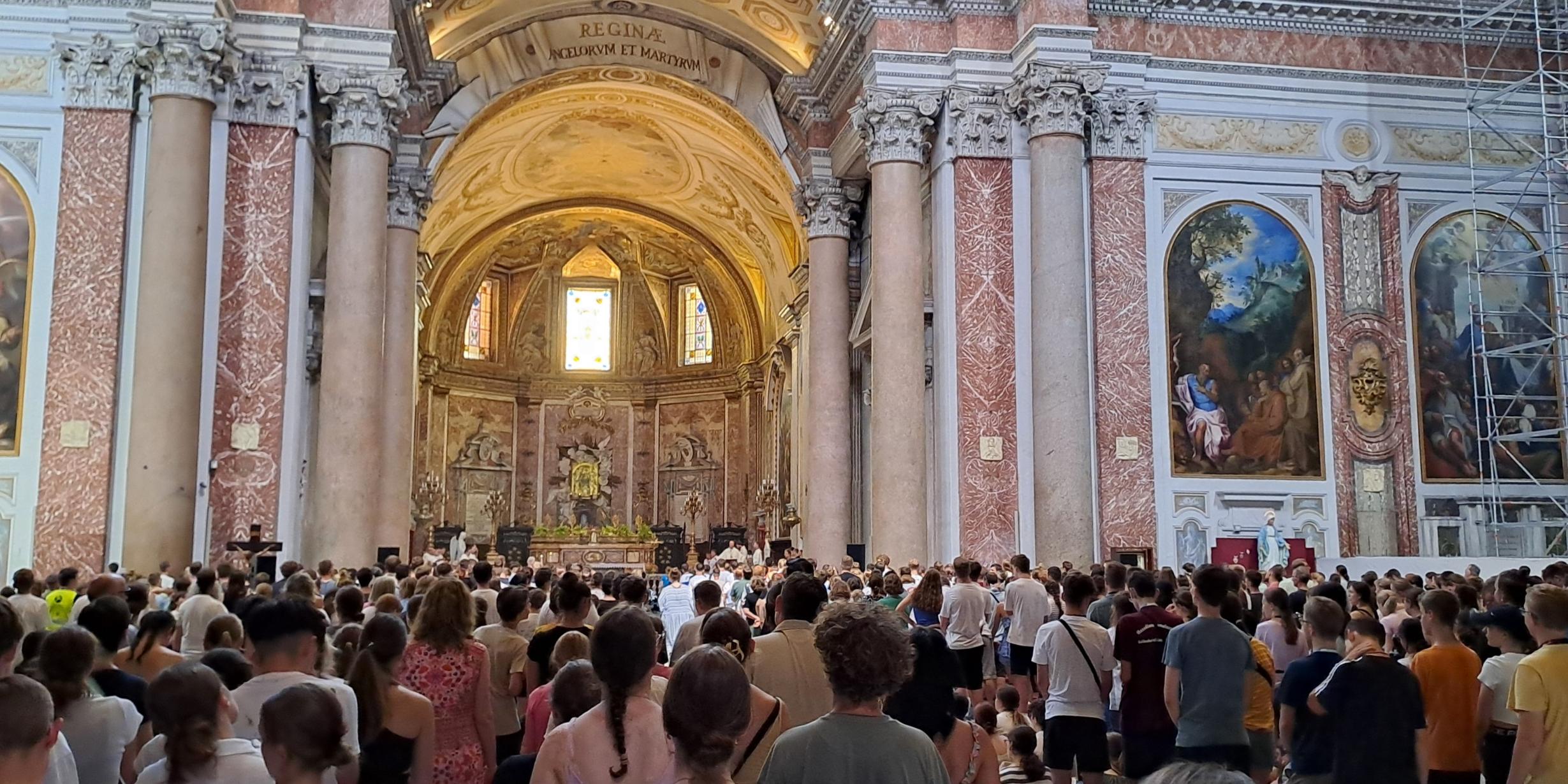 Die Mini-Wallfahrt endet mit einem Gottesdienst in Santa maria degli Angeli