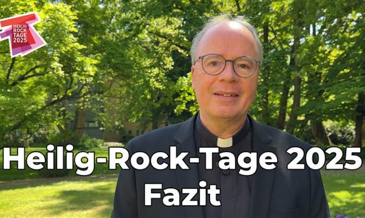 Man sieht Bischof Ackermann im Bischofsgarten. Der Titel lautet 'Heilig-Rock-Tage 2025 - Fazit'. Daneben ist das Logo der Heilig-Rock-Tage zu sehen