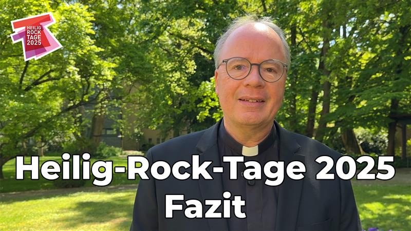 Man sieht Bischof Ackermann im Bischofsgarten. Der Titel lautet 'Heilig-Rock-Tage 2025 - Fazit'. Daneben ist das Logo der Heilig-Rock-Tage zu sehen