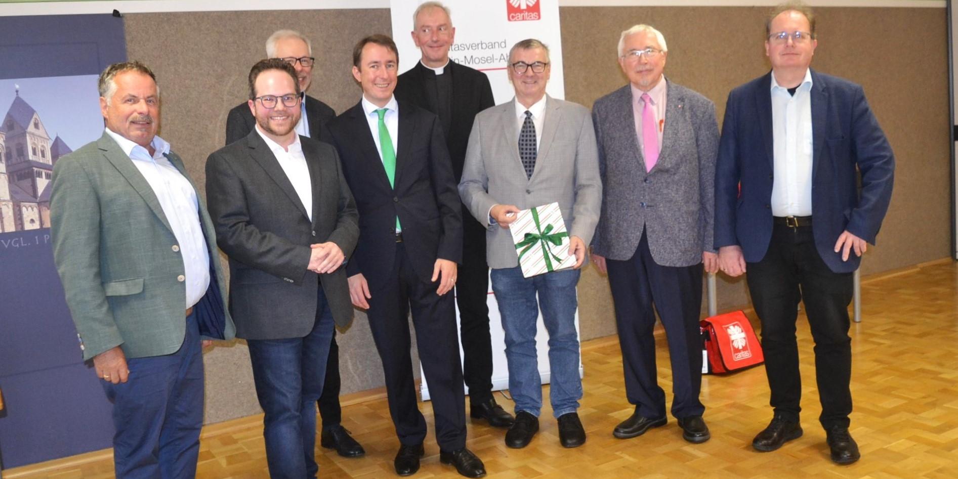 Eine herzliche Begrüßung im neuen Amt als Geschäftsführer des Caritasverbands erhielt Christian von Wichelhaus (Dritter v. links).