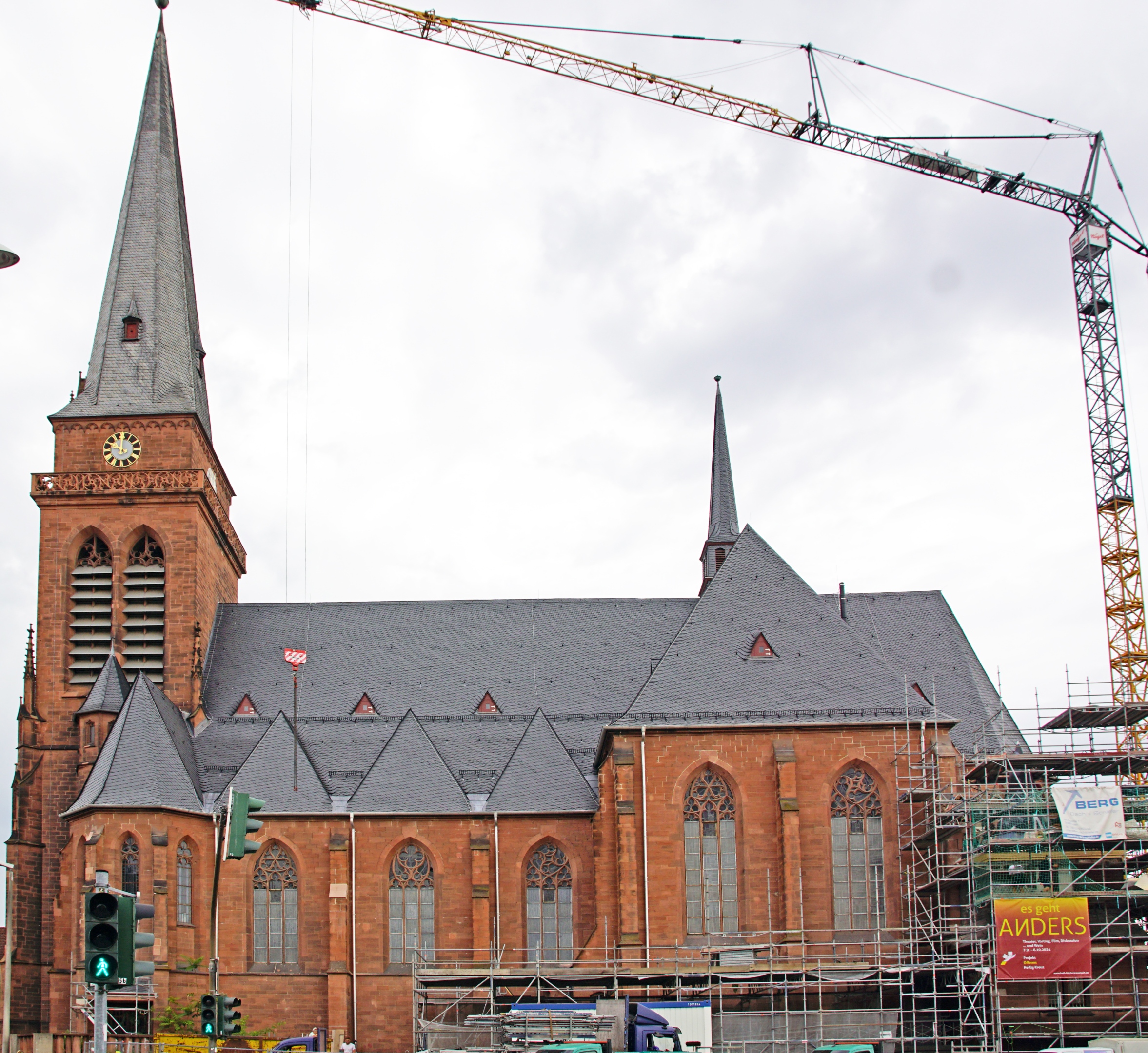 Vorträge, Diskussionsrunden, ein Poetry-Slam, aber auch ein Theaterstück - die Auswahl an Veranstaltungen in der Heilig-Kreuz-Kirche in Bad Kreuznach ist vielfältig.