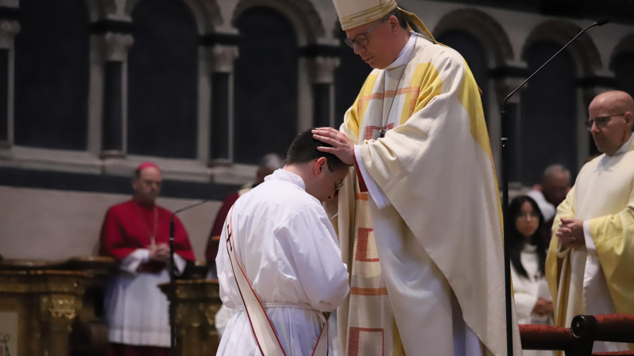 Archivfoto von der Priesterweihe in diesem Jahr