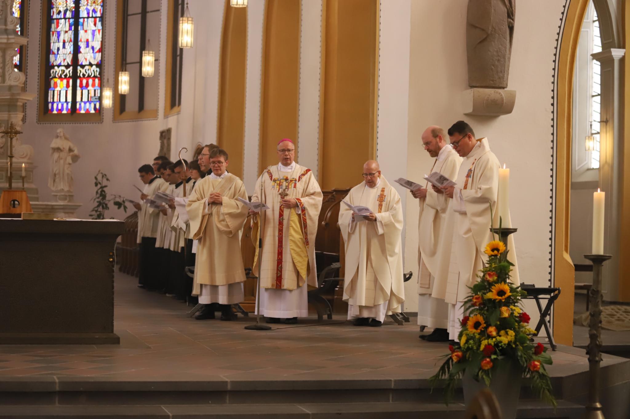 Im Rahmen der Verabschiedung fand ein Pontifikalamt statt.