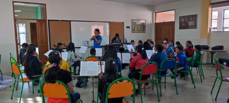 Mit den neuen Instrumenten konnte ein Schulorchester gegründet werden.