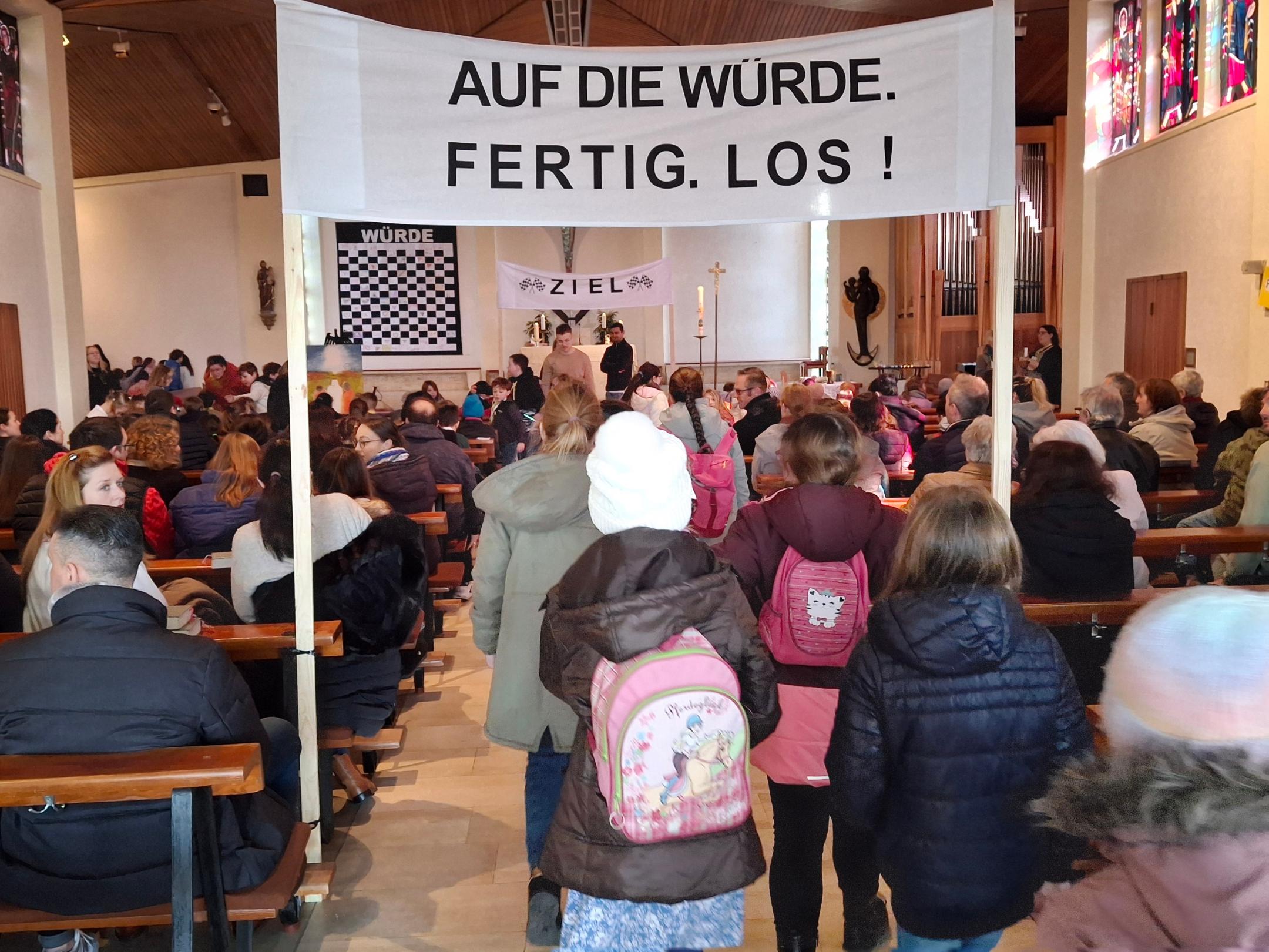 Kindereinkehrwochenende zum Thema Menschenwürde in Furpach.