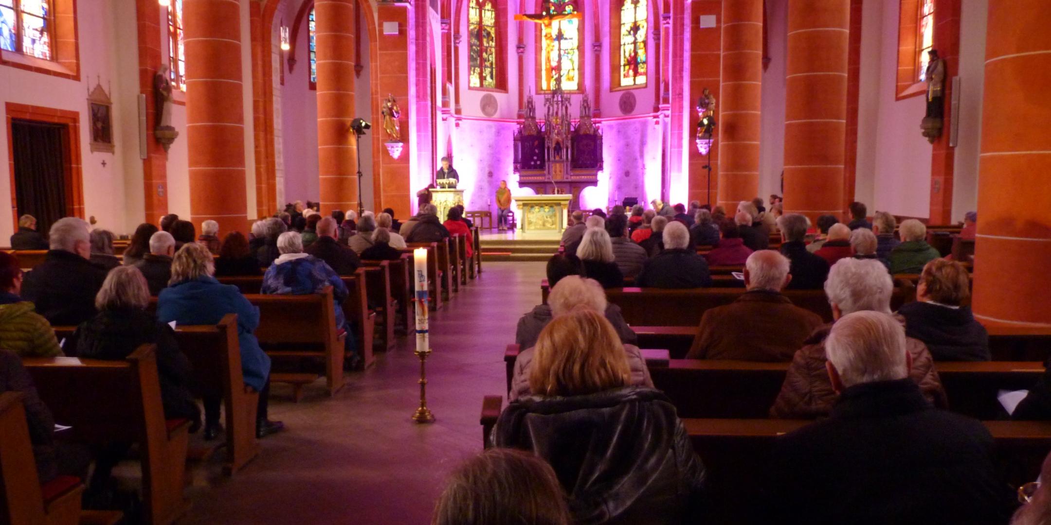 Über 120 Gäste wollten in der  Herz-Jesu-Kirche  Köllerbach einen  Einblick in das Leben in der JVA  gewinnen.