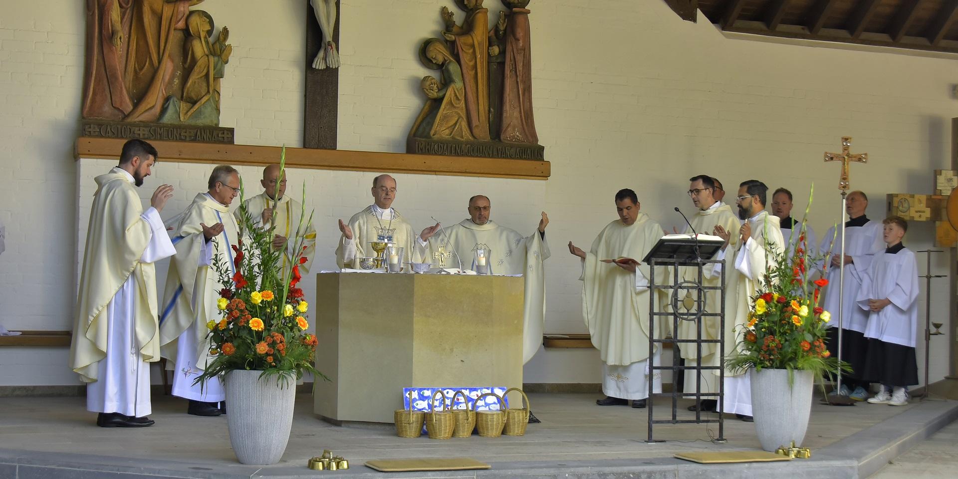 Die Zelebranten beim Abschlussgottesdienst