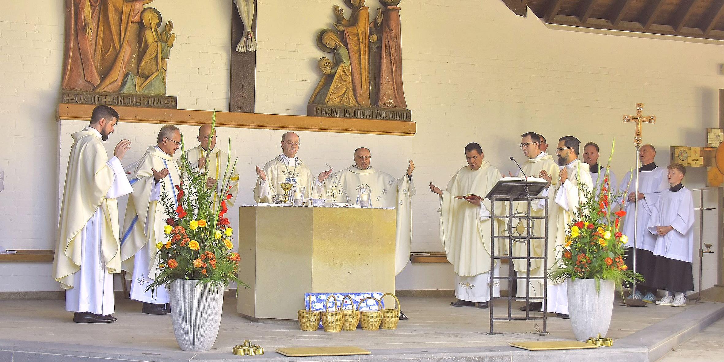 Den Gottesdienst zum Abschluss  der Festwoche in Maria Martental zelebrierte Weihbischof Robert Brahm gemeinsam mit sechs Herz- Jesu-Priestern.