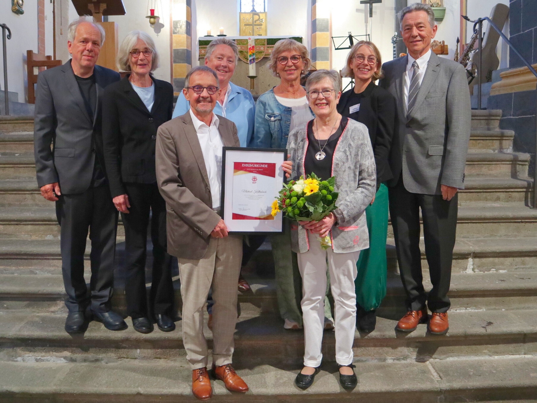 Michael und Eva Kaltenbach gemeinsam mit Gratulanten und Verantwortlichen der Susi-Hermans-Stiftung und des SkF