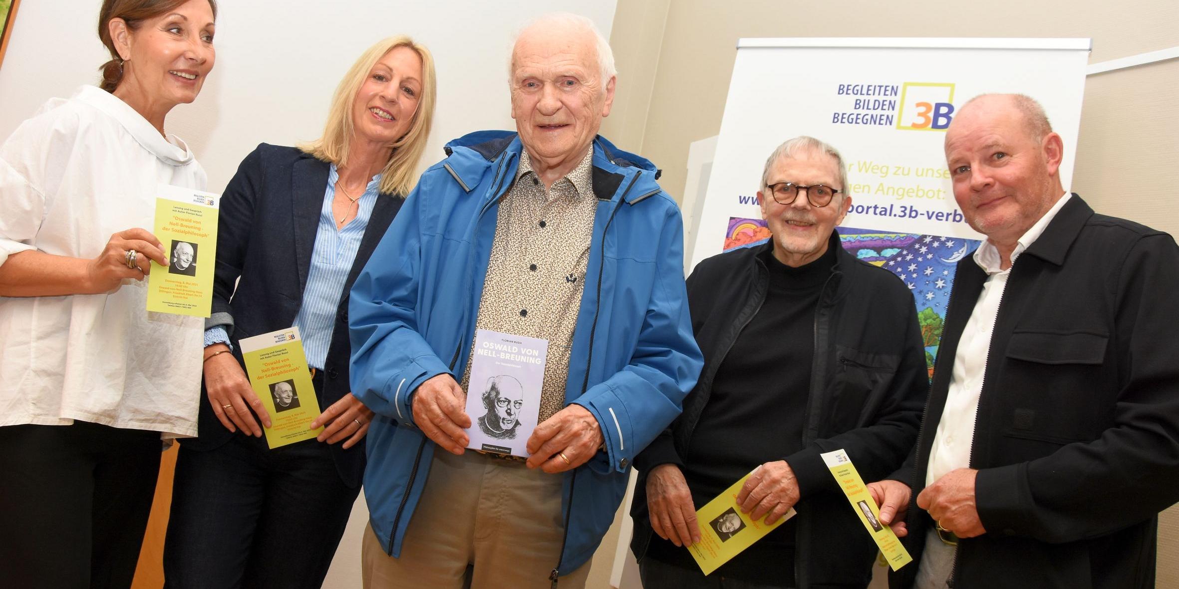 Nach der Lesung (von links): Verlagslektorin Antje Genth-Wagner, 3B-Vorständin Stefanie Oberbillig, Autor Rudolf Dadder, Minister a. D. Werner Schreiber und 3B-Aufsichtsratsvorsitzender Ralf Dewald.