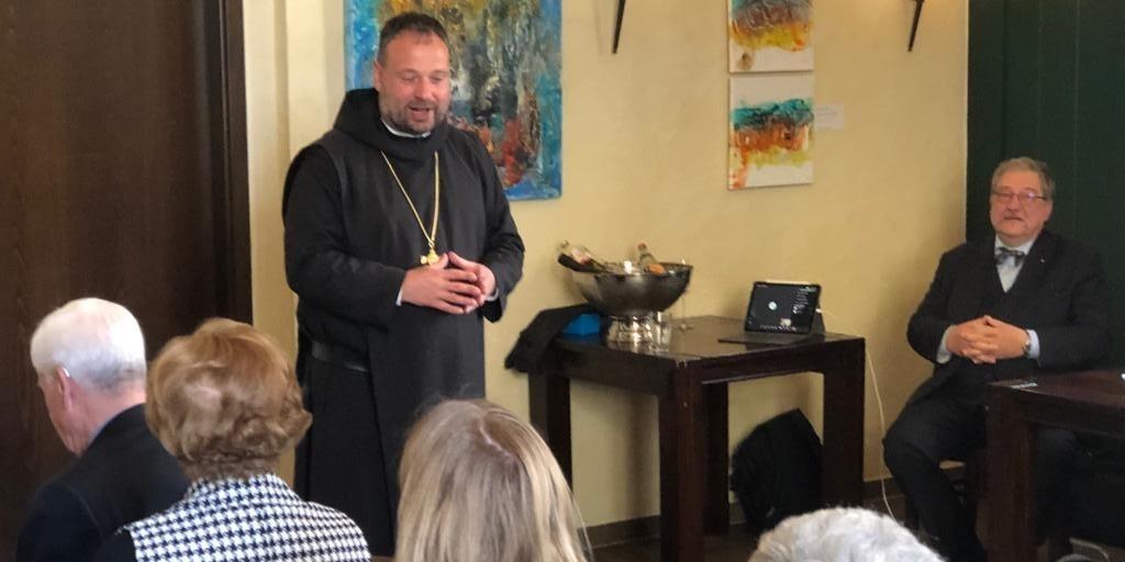 Der gewählte Abt der Dormitio-Abtei Jerusalem, Dr. Nikodemus Schnabel, referiert über die aktuelle Lage im Heiligen Land