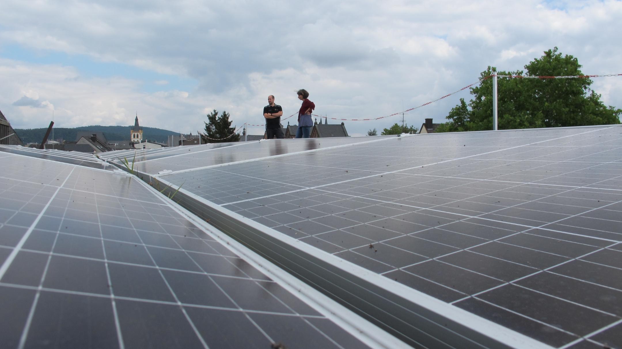 Photovoltaik-Anlage auf dem Dach des Angela-Merici-Gymnasiums in Trier