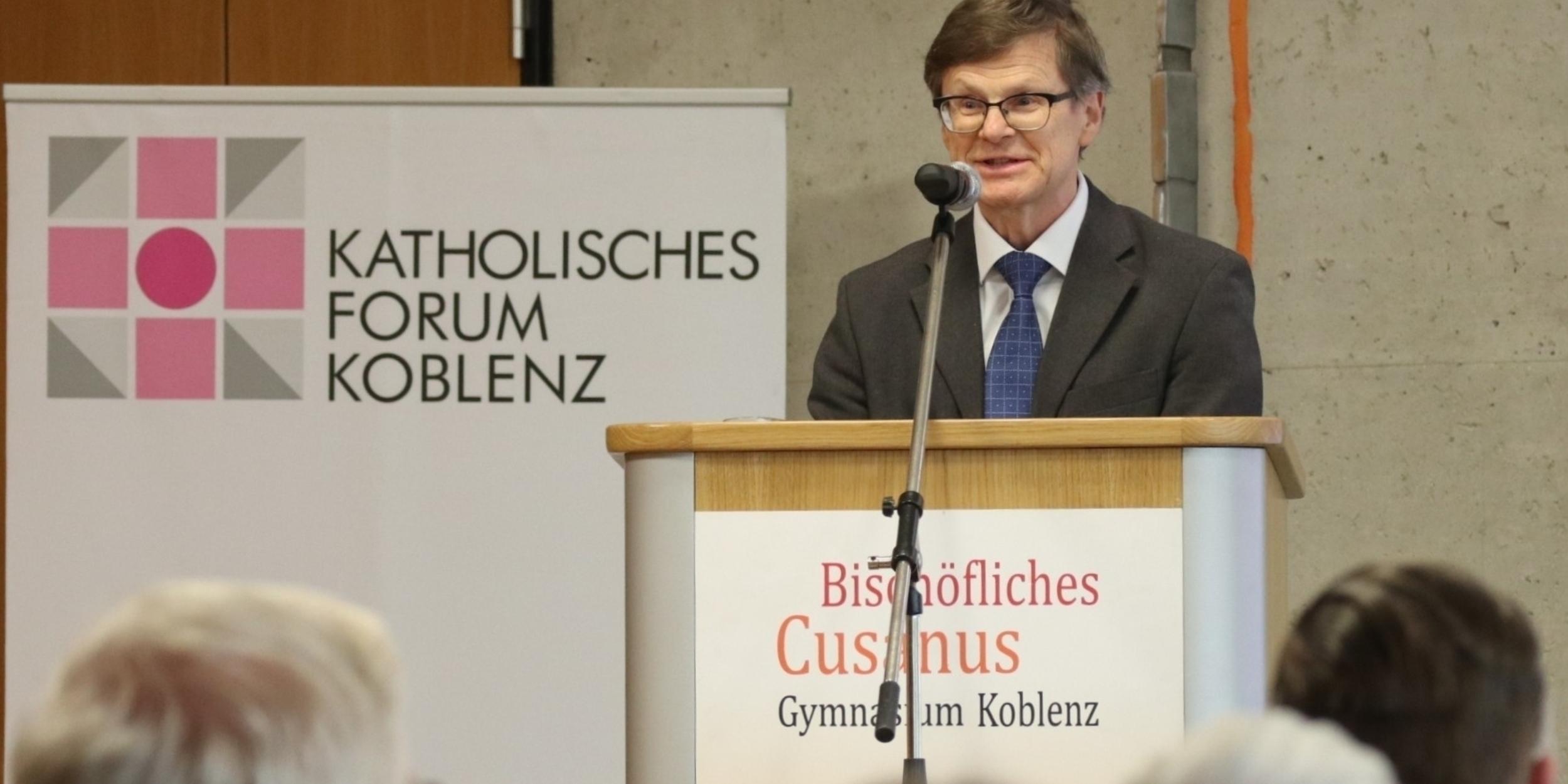 Prof. Dr. Ulli Roth von der Universität Koblenz sprach im Rahmend es Katholischen Forums in Koblenz über das Konzil von Nizäa.