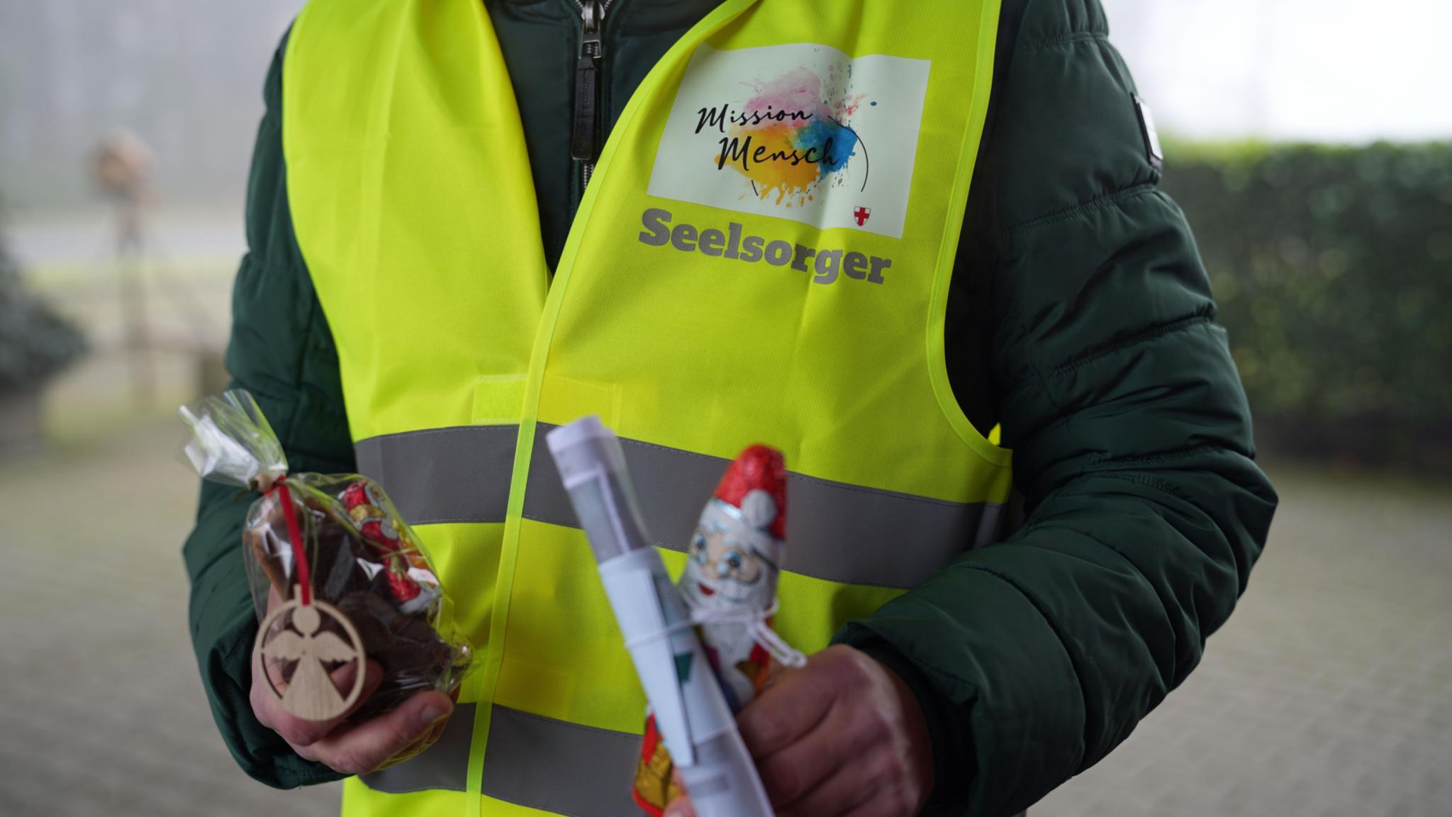 „Mission Mensch': Mitglieder des Missionarischen Teams bedanken sich bei den LKW-Fahrern.