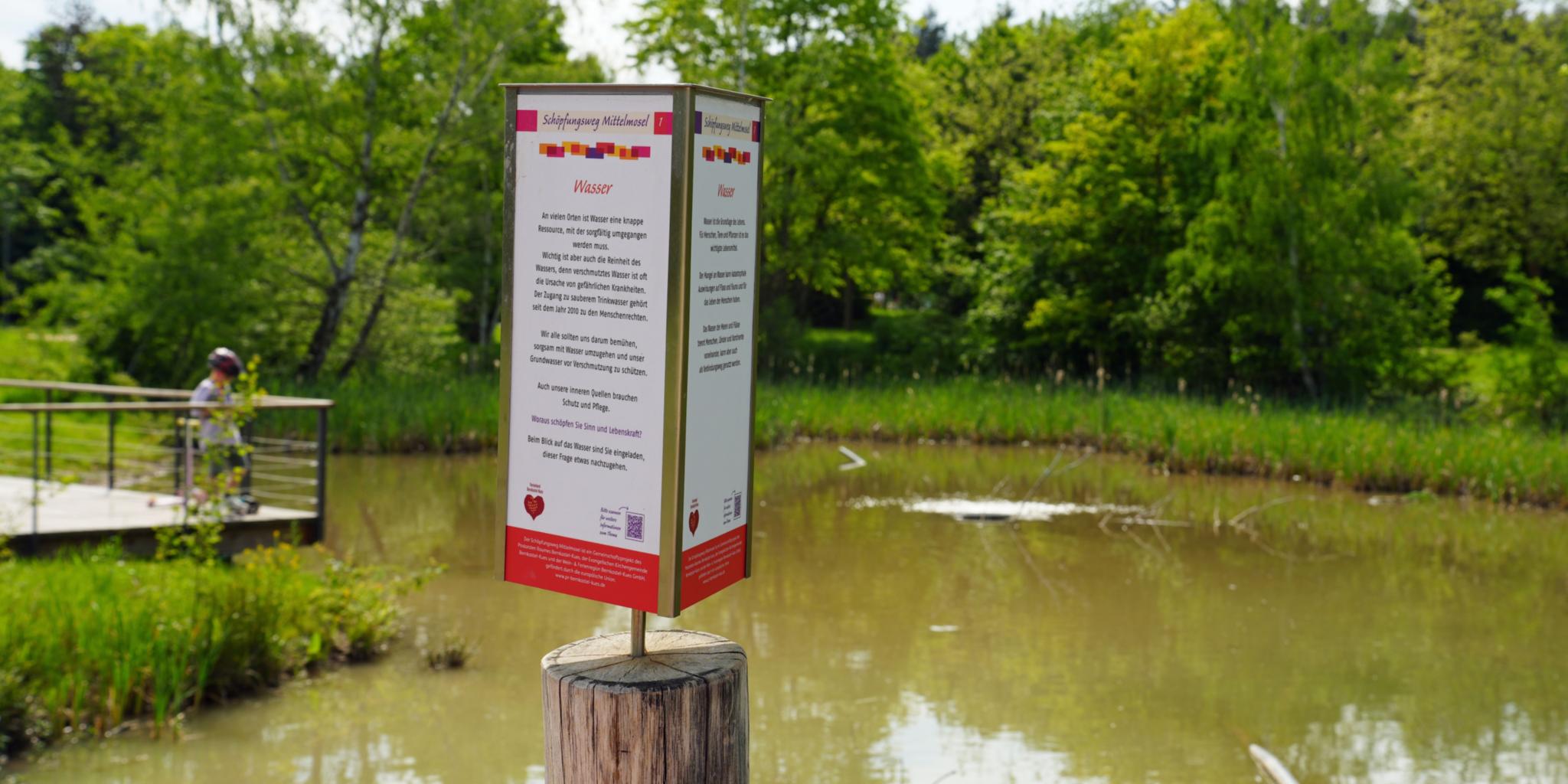 Die erste Station am Teich des neugestalteten Kurparks widmet sich dem Thema Wasser