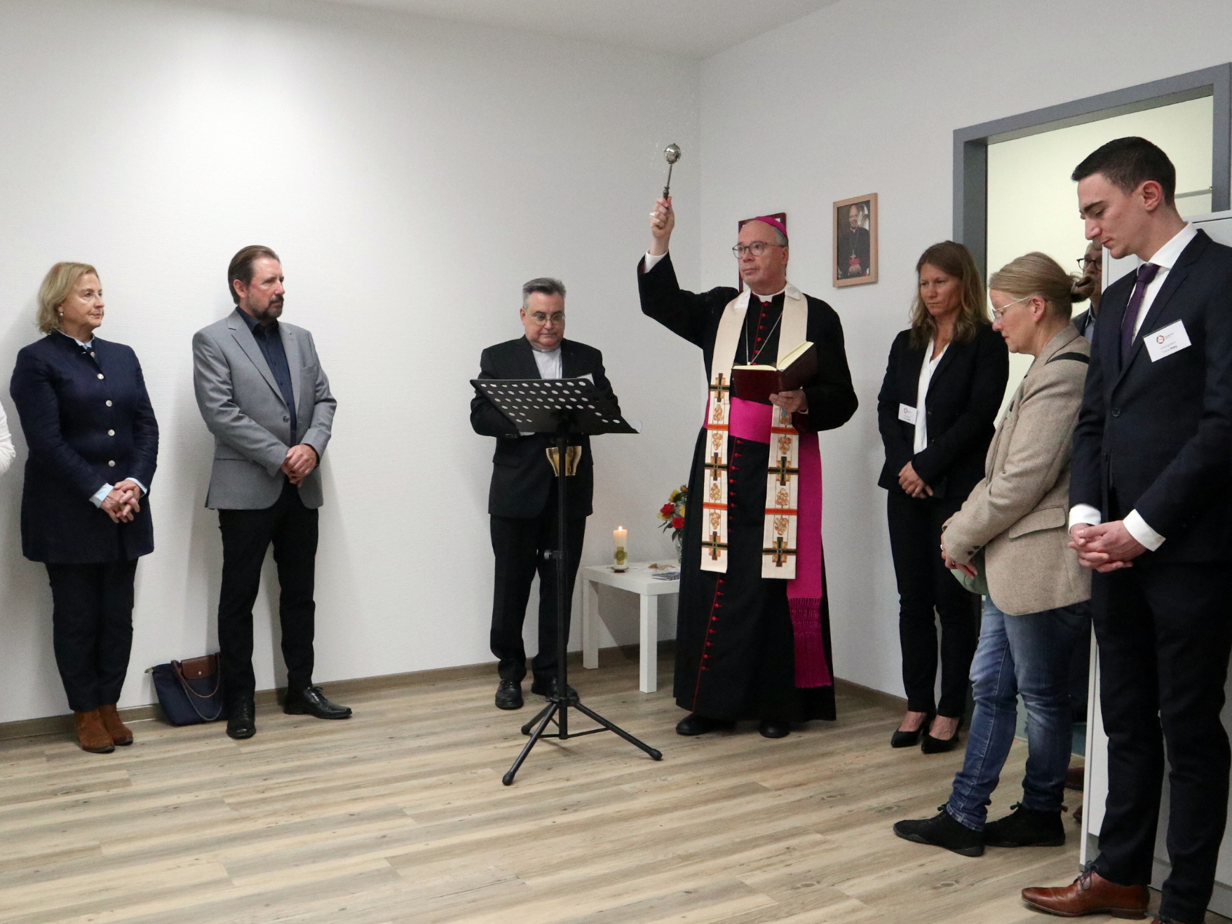 Der Trierer Bischof Dr. Stephan Ackermann segnete die neuen Büroräume des Pastoralen Raums Sankt Goar in der Hospitalgasse 11 (Gesundheitscampus) in Oberwesel.