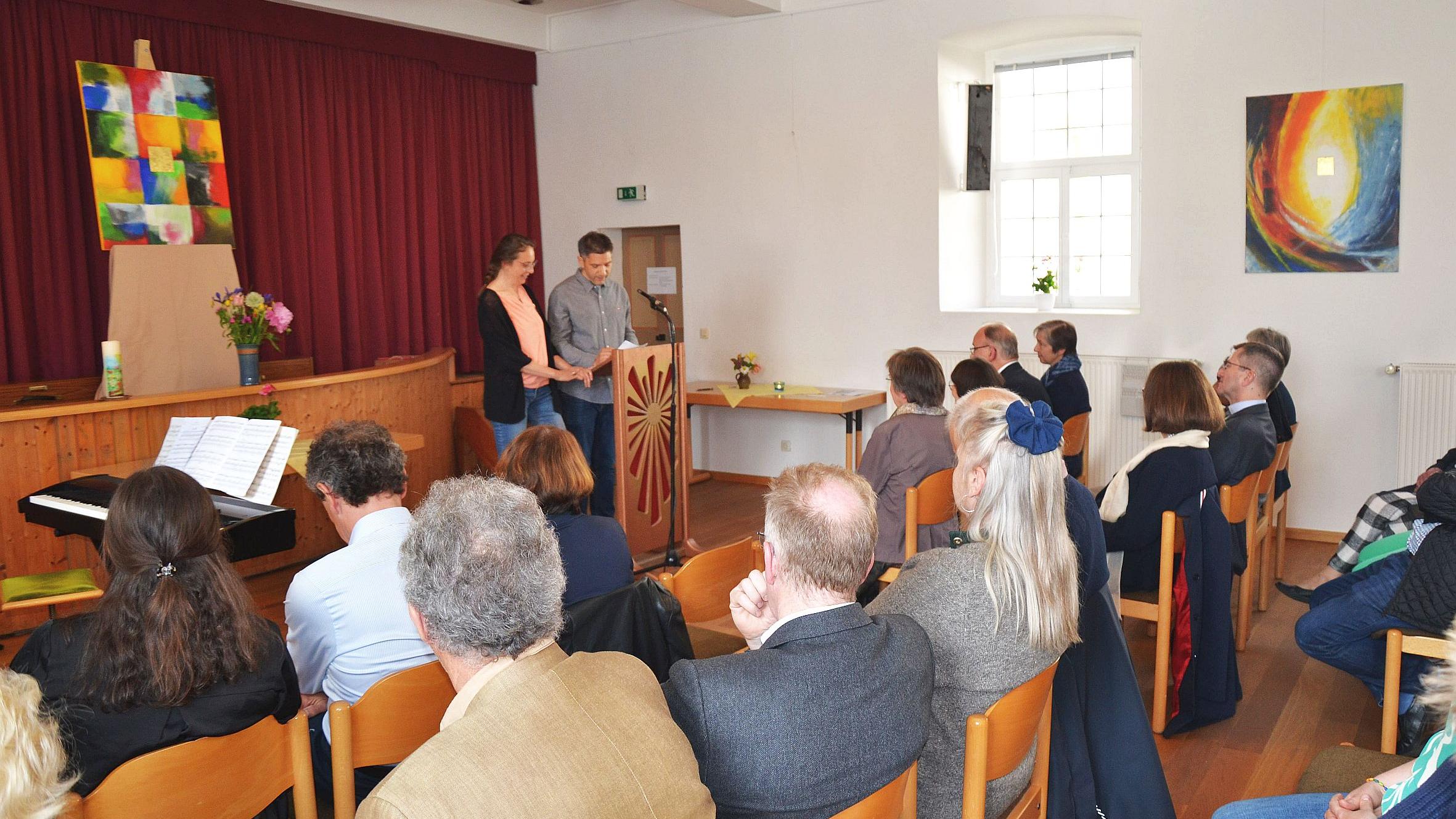 Jörg und Christina Fröhlich machten beim Infonachmittag im Josefssaal deutlich, wie die Arbeit der Spa­brücker Kloster­gemeinschaft ihr  bisheriges Leben geprägt hat.