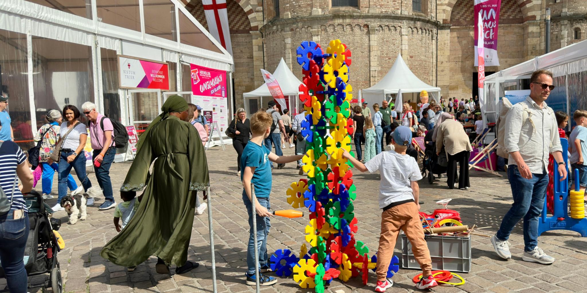Spiel und Spaß bei den offenen Angeboten rund um den Dom