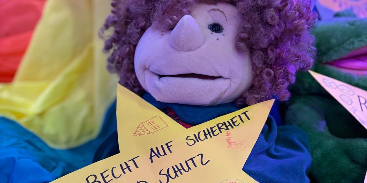 Eines der Kinderrechte, mit denen sich die Teilnehmenden des Sternsinger-Workshops in der Pfarrei Simmern beschäftigt haben.