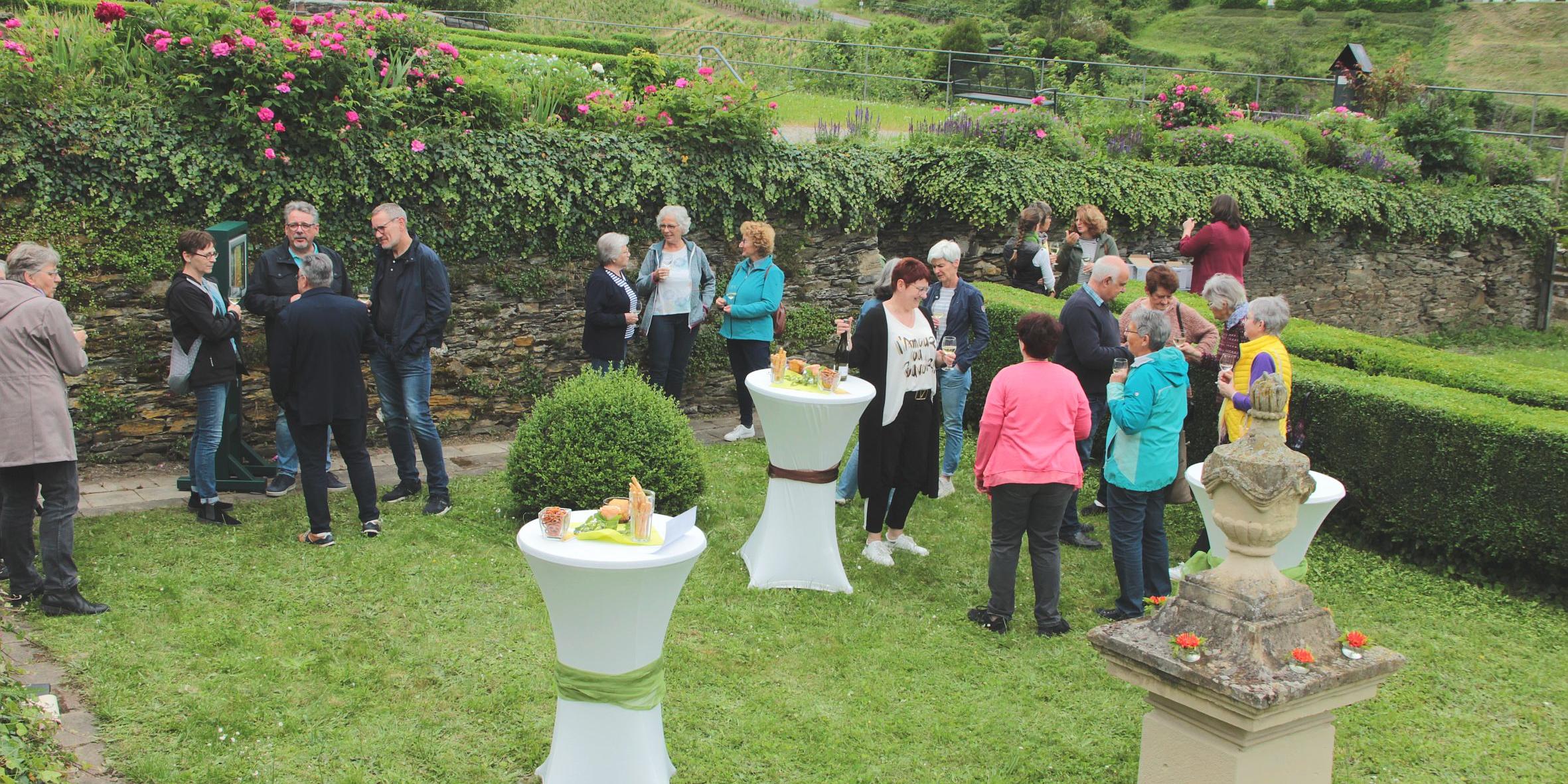 Am Oberweseler Martinsberg ist der neue Trauergarten „Aus-Zeit“ eröffnet worden.