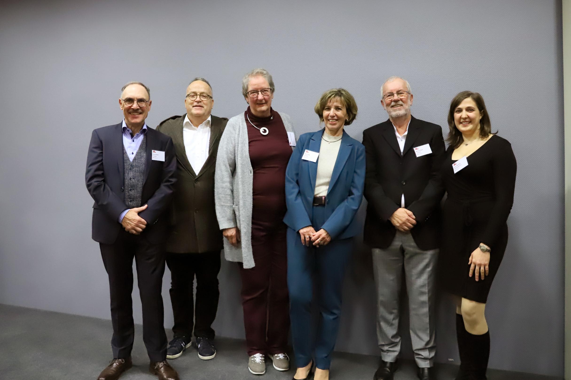 Der ehrenamtliche Vorstand (es fehlt Michael Angele) und rechts Anne Reichert, Leiterin des Betreuungsvereins Trier