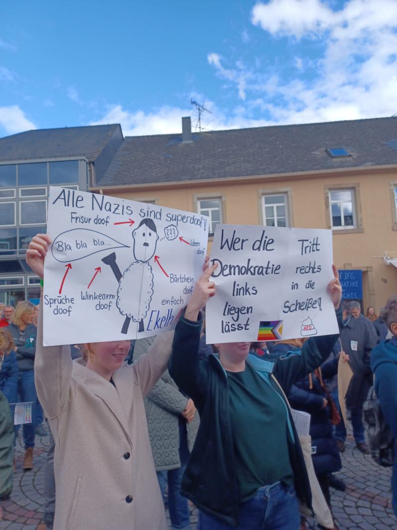 Demo des Bündnisses Der Hochwald bleibt bunt in Wadern