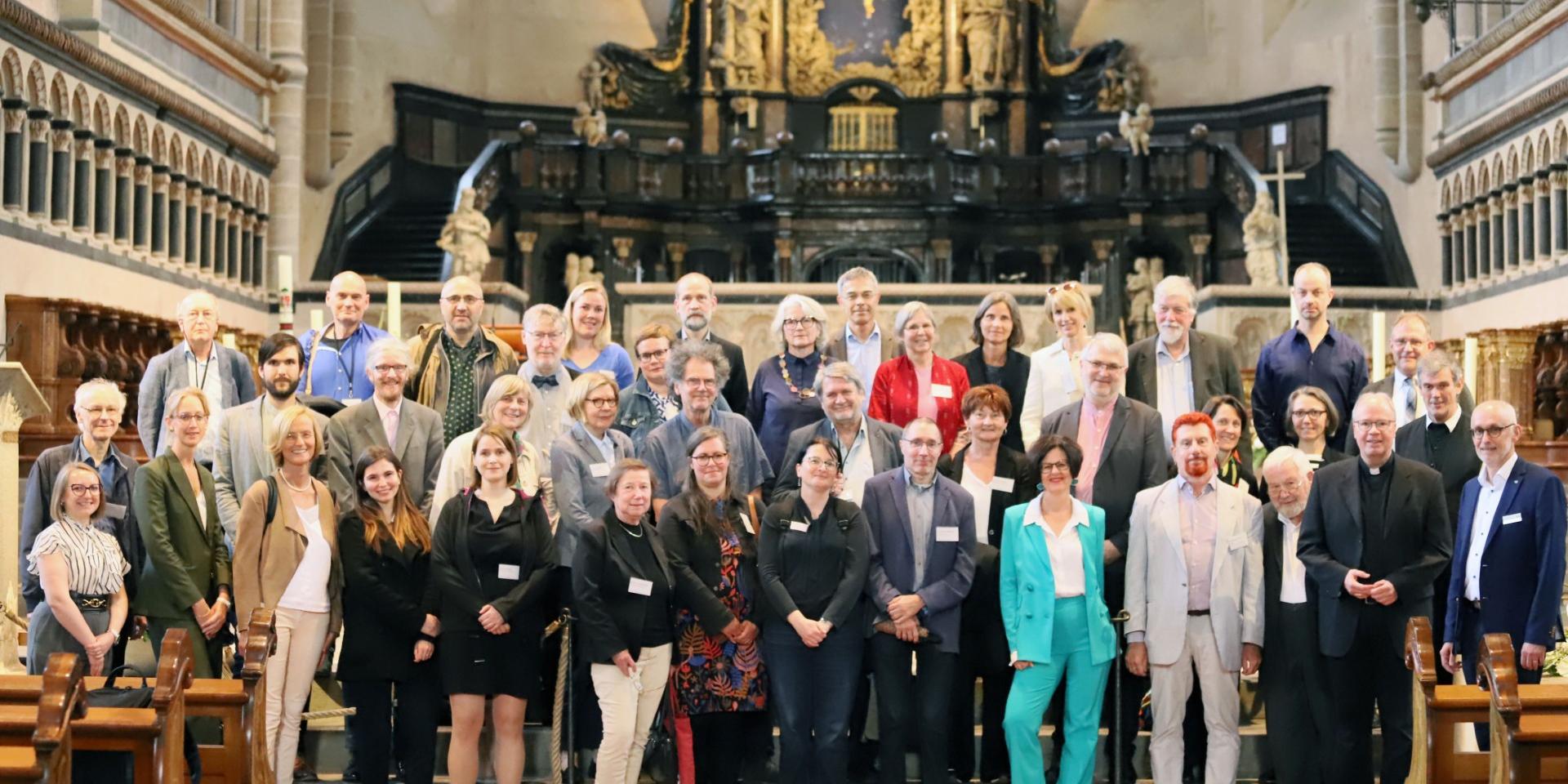 Bischof Ackermann empfing die Mietglieder der Arbeitsgemeinschaft der kirchlichen Museen und Schatzkammern im Trierer Dom