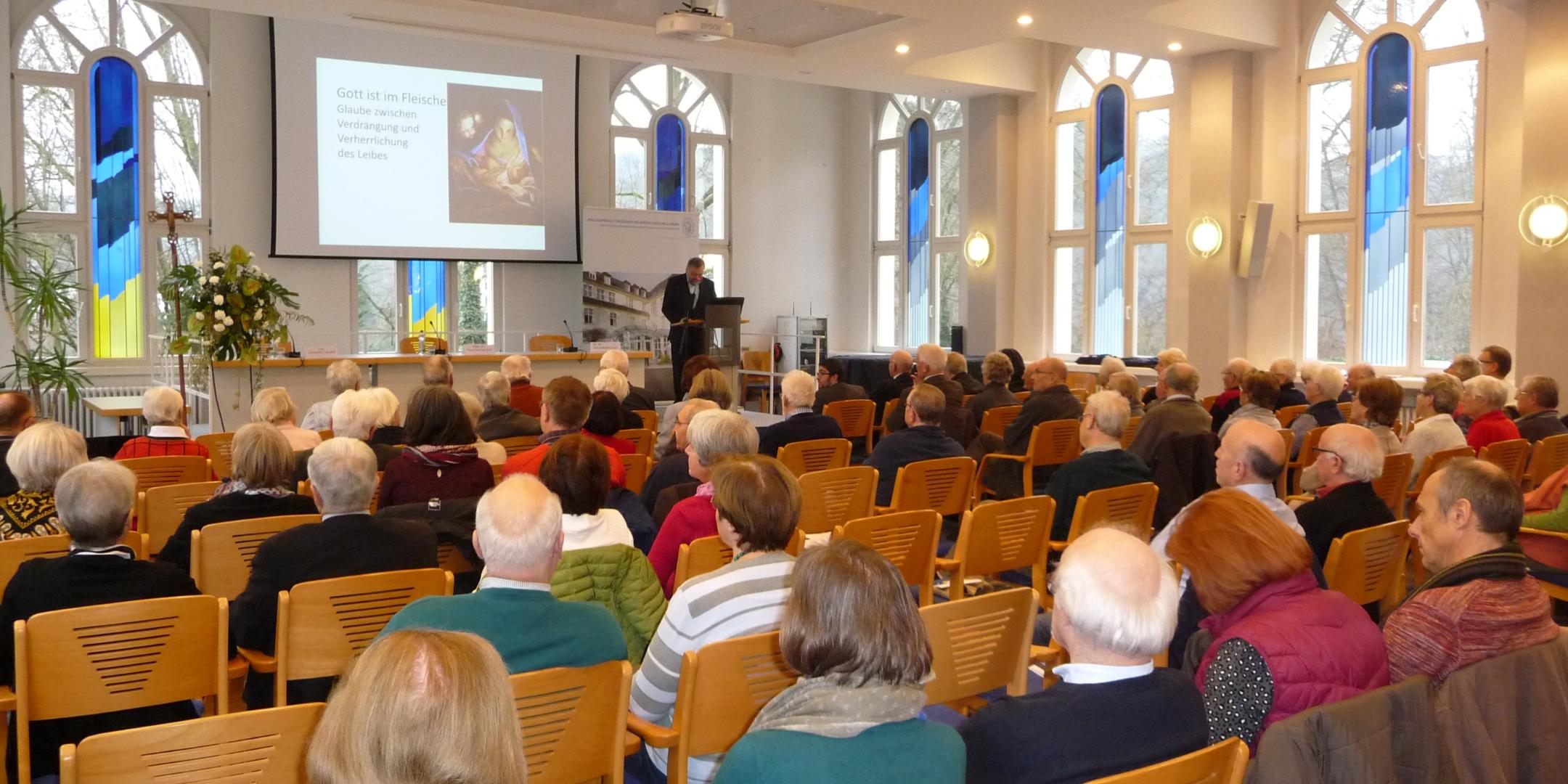 Der Akademietag in Vallendar startete mit dem Thema 'Gott ist im Fleische'.